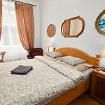 Quarto em Acomodações Particulares And Parking Assistance *
