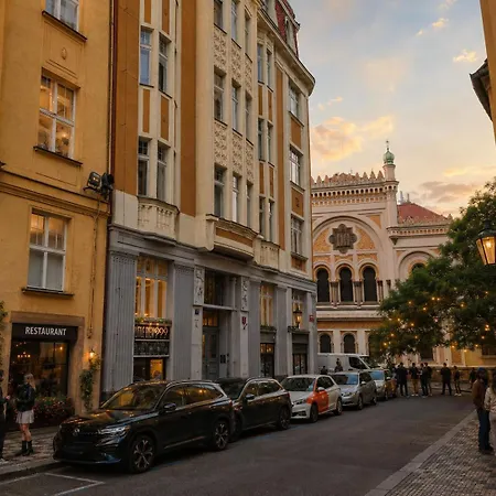 Quiet Old Town And Parking Assistance *