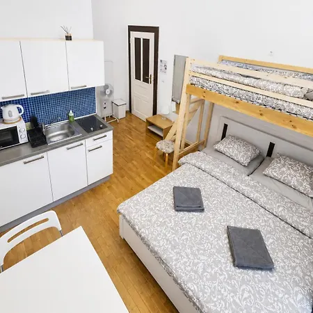 Quiet Old Town And Parking Assistance Homestay *