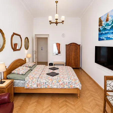 Quiet Old Town And Parking Assistance Проживание в семье Прага