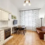 Habitación en casa particular Quiet Old Town And Parking Assistance Praga